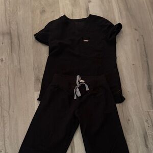 Figs Black Scrub Set